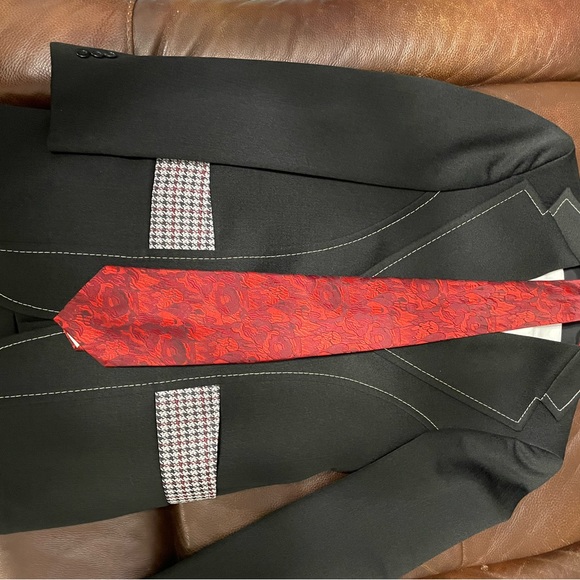 Suit, jacket and pants  Bundle limited to 5 lbs. - Picture 2 of 6